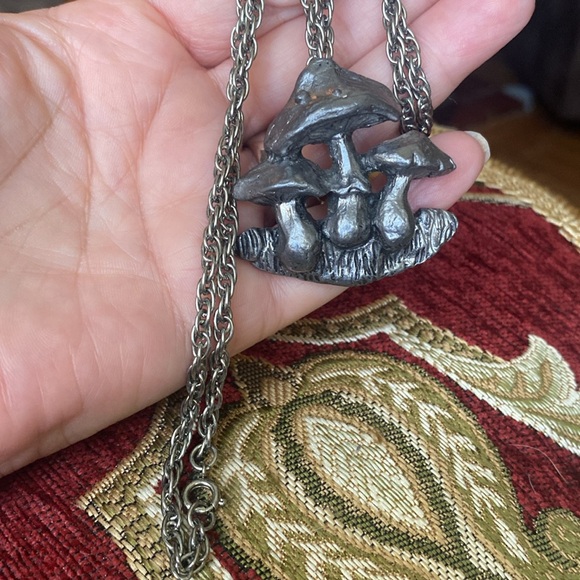 Unique mushroom pendant on necklace (AA) - Picture 9 of 9